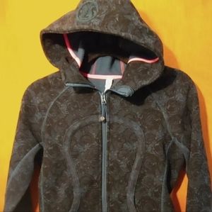 LULULEMON ATHLETICA                        Zip up JACKET Size 6 Hood & Th…